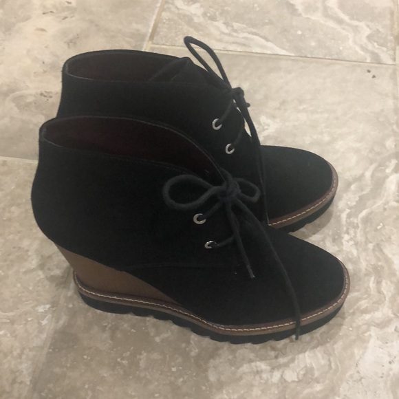 BCBG GENERATION NARISKA BOOTIES --SIZE 9-- COLOR BLACK - Picture 4 of 11